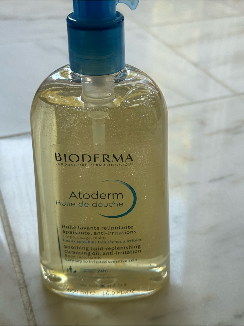 Atoderm Soothing Lipid-Replenishing Shower Oil - Clear/Light Yellow